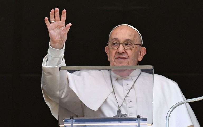 Giro internacional: Papa Francisco tem leve melhora