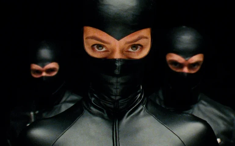 Suspense visual e estilizado, “O Brilho do Diamante Secreto” estreia nos cinemas brasileiros pela Pandora Filmes