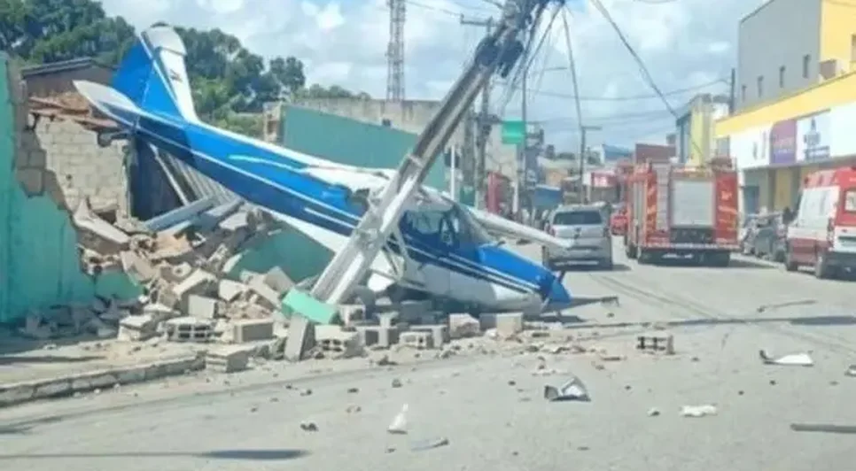 Foto de suposto acidente assustou moradores da cidade, mas trata-se de inteligência artificial. Foto: Reprodução/IA.