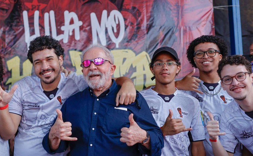 Lula defende voto jovem para ajudar a mudar a história do Brasil