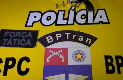 BPTran recebe denúncia e prende jovem com revólver