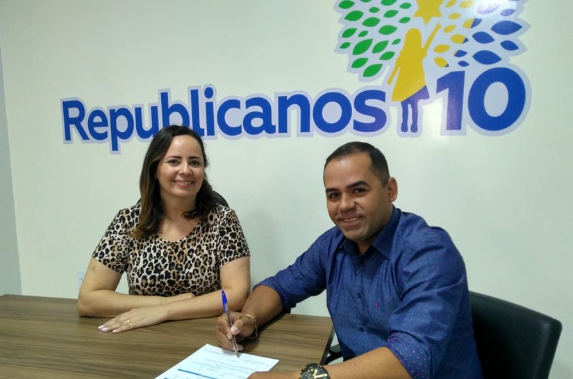 Fabiana Pessoa abona ficha de filiação de Neurício Costa ao Republicanos