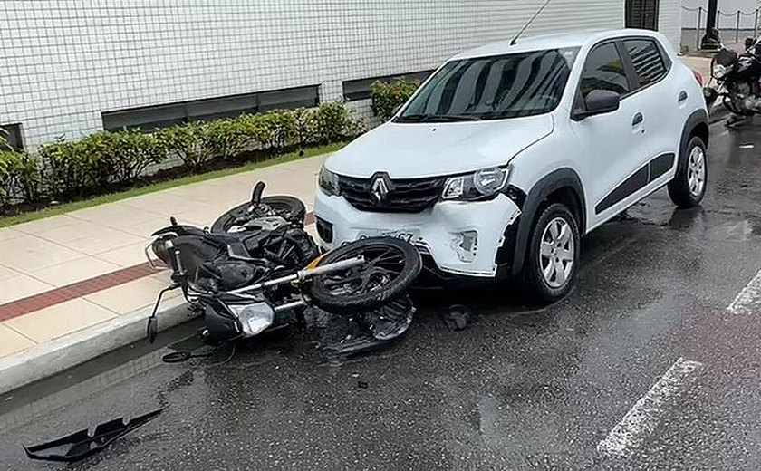 Motociclista morre em acidente a caminho do trabalho na Ponta Verde