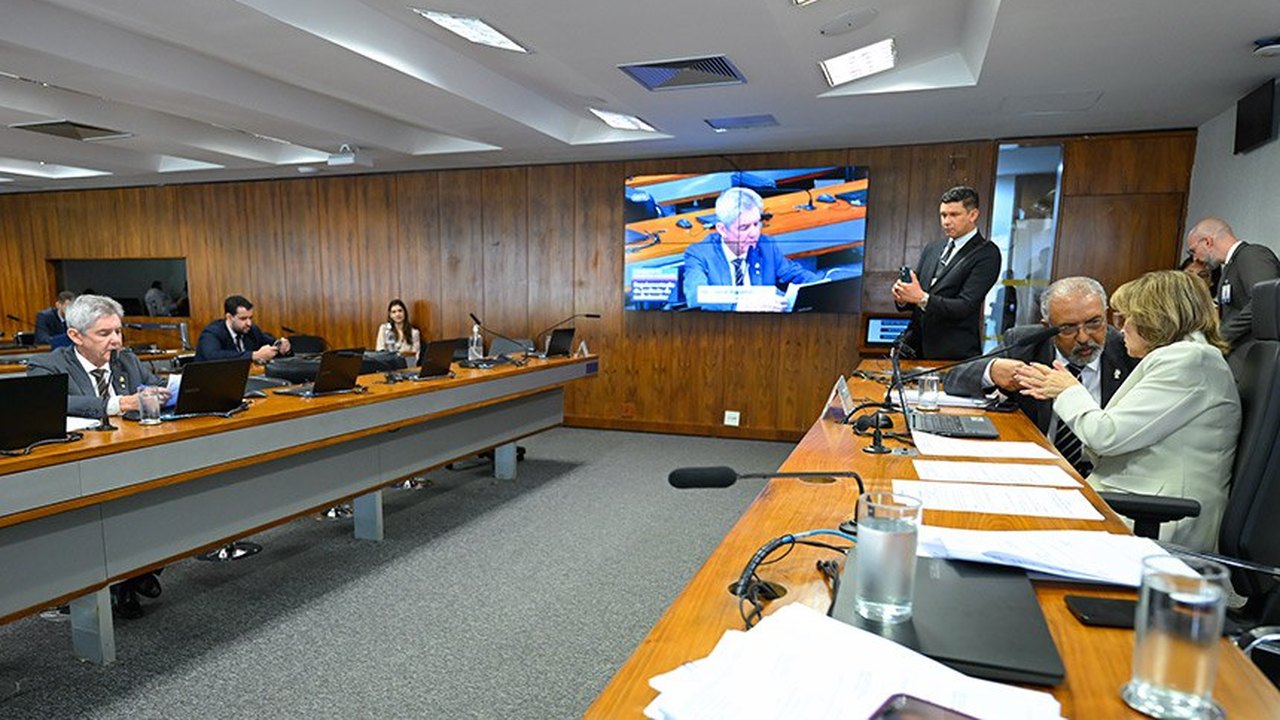Regulamentação da profissão de audiodescritor avança na Comissão de Direitos Humanos