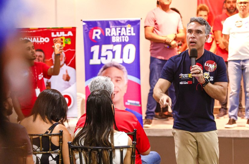 Rafael Brito garante investimentos para saúde, educação e infraestrutura em Delmiro Gouveia