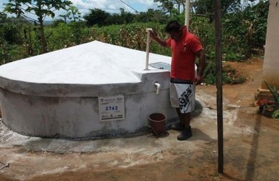 Agricultores familiares de Piranhas recebem 500 cisternas nesta quarta (19)