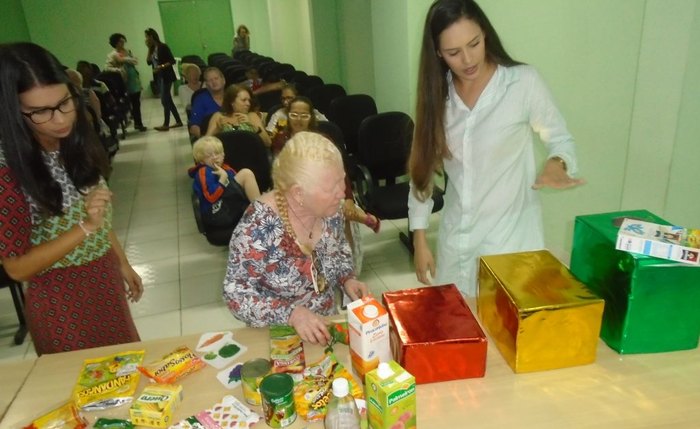 Reunião mensal do Grupo de Pessoas com Albinismo orientou sobre alimentação saudável. Foto: Ascom SMS