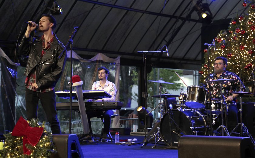 Palco da Rua Coberta contou com shows gratuitos durante todo o Natal Luz