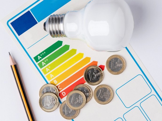 Economia de energia: aumento de 250% nas buscas reflete impacto do calor e da bandeira vermelha nas contas