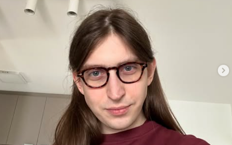 Influenciador Felca diz que anda com carro blindado e seguranças após vídeo com denúncias