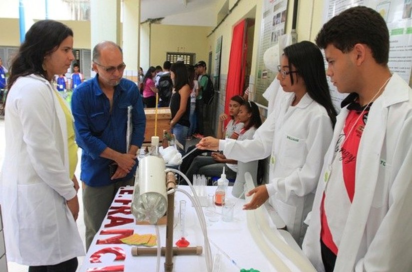 Feira apresenta projetos científicos de estudantes da rede estadual