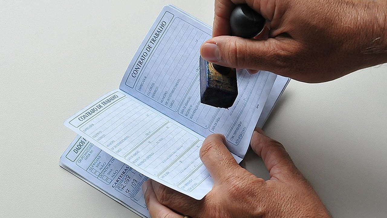 Lei determina inclusão de dados sobre raça em documentos trabalhistas