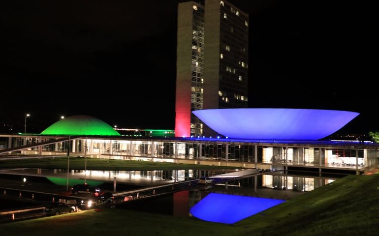 Governo determina que Facebook e Google retirem do ar anúncios falsos do programa Desenrola