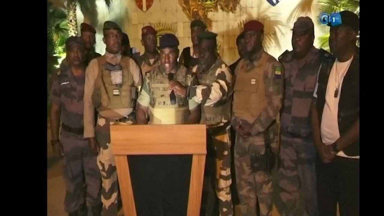 Militares anunciam golpe no Gabão e prendem presidente reeleito