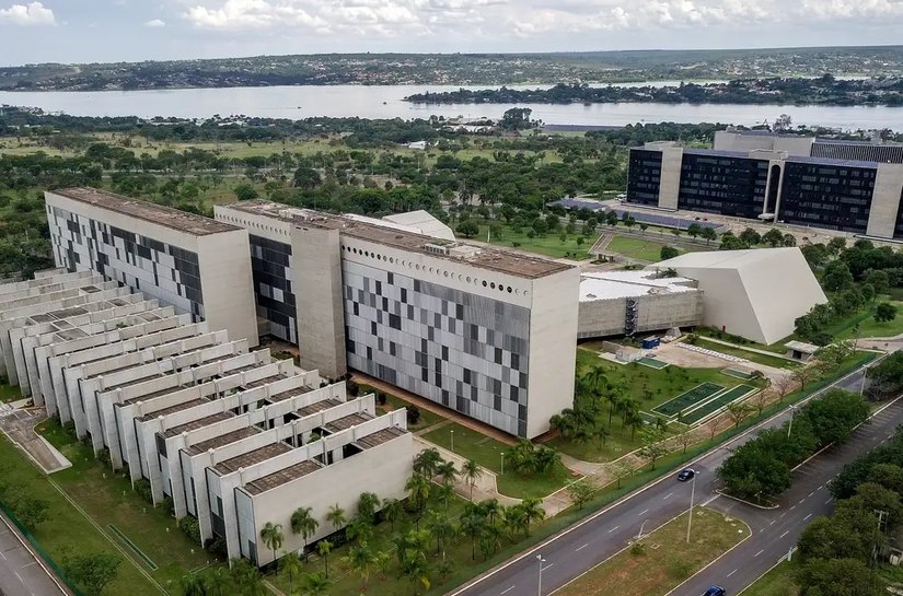STJ critica ingerência externa no Judiciário brasileiro