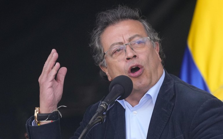 'Traficantes de drogas vivem nos EUA, Europa e Dubai', diz Petro após ataque dos EUA no Caribe