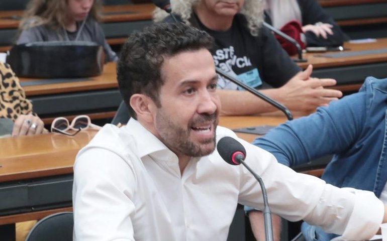 Conselho de Ética abre dois processos disciplinares contra André Janones