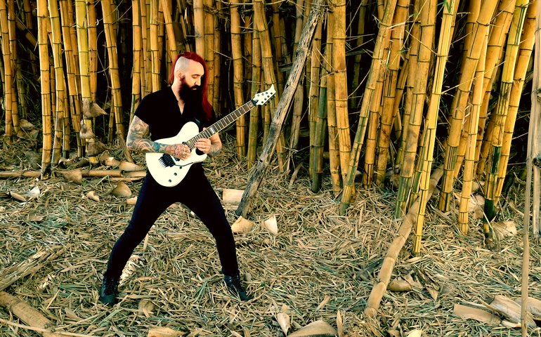 Glauber Oliveira, guitarrista do Caravellus, estreia carreira solo com o single instrumental LORE