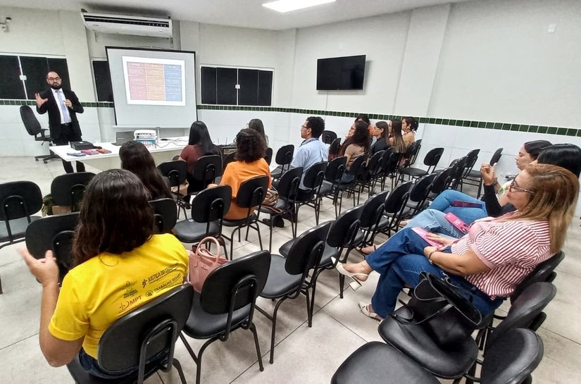 Técnicos de secretarias de Palmeira participam de formação sobre programa Entrega Legal