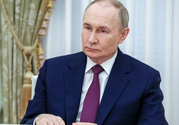 Vladimir Putin acompanhou toda a noite a situação do desabamento de pontes nas regiões de Kursk e Bryansk, informa Kremlin
