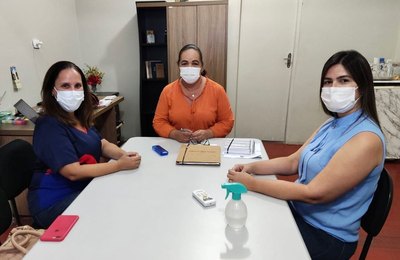 Em reunião, Prefeita de Santana trata das ações da Saúde em 2022