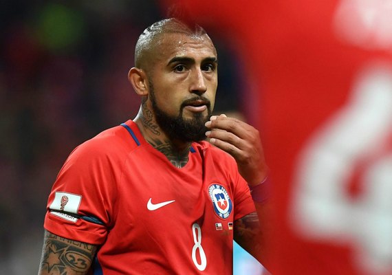 Arturo Vidal é hospitalizado com covid-19 e desfalca o Chile nas Eliminatórias