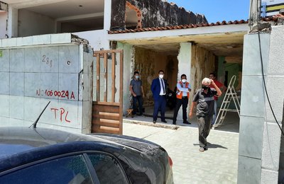 GGI dos Bairros e Defesa Civil visitam família que anunciou retorno ao imóvel