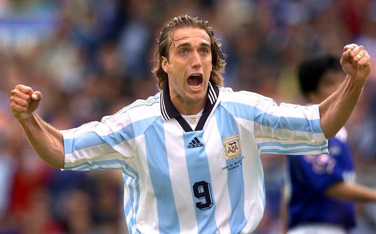 Partidos de direita na Itália querem Batistuta para prefeito de Florença, diz jornal