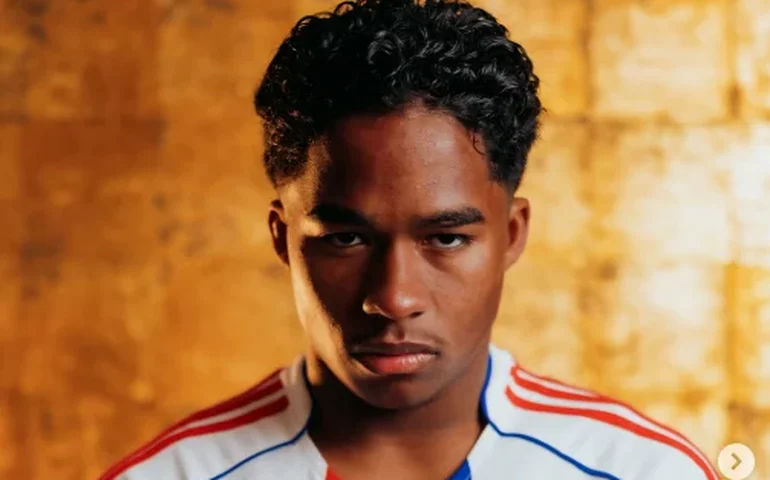 Endrick estreia como titular no Lyon e marca gol contra o Lille