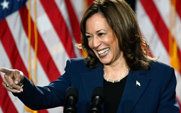 Kamala Harris lidera em pesquisa da ABC, mas empata com Trump em sondagem da NBC