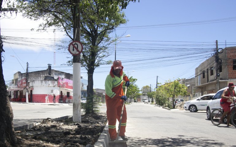 Obras da Prefeitura avançam na orla da Lagoa Mundaú, que irá ganhar mais um parque linear
