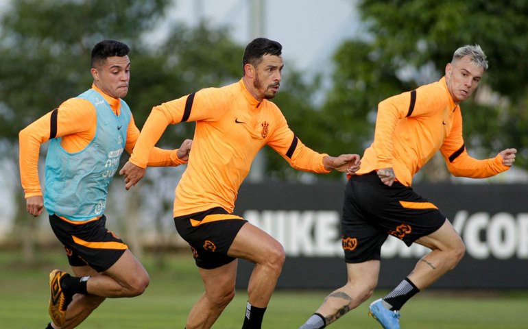 Guedes e Giuliano treinam forte e podem ser titulares do Corinthians em Curitiba