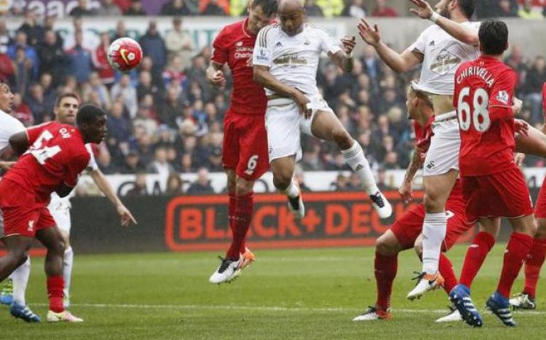 Liverpool bate Nottingham em 2º tempo elétrico e esquenta briga por vaga na Liga Europa