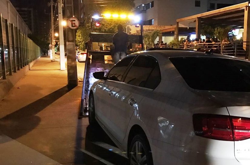 Operação Bares da SMTT flagra veículos estacionados irregularmente