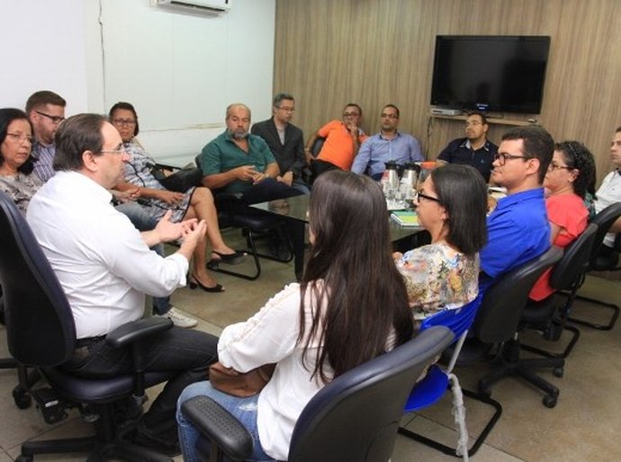 Barbosa discute parcerias na Educação com os municípios para melhorar índices