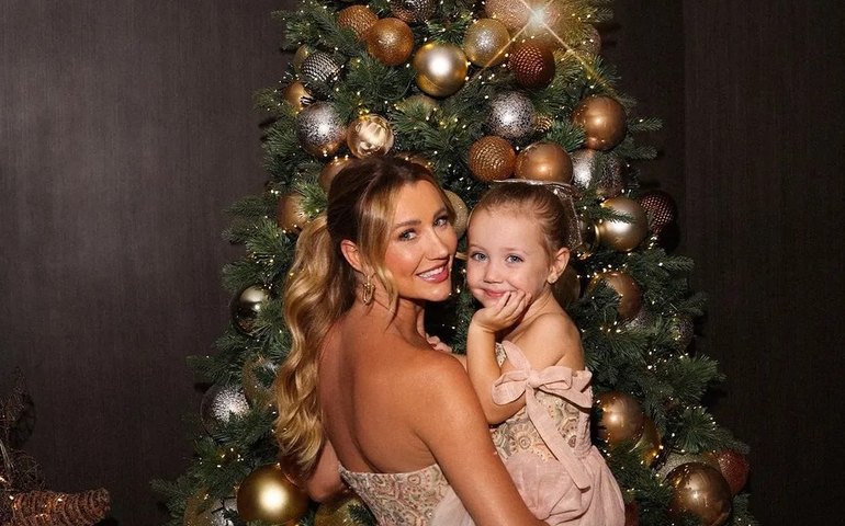 Então é dezembro! Famosos mostram suas árvores de Natal com decorações luxuosas e tendências; veja fotos