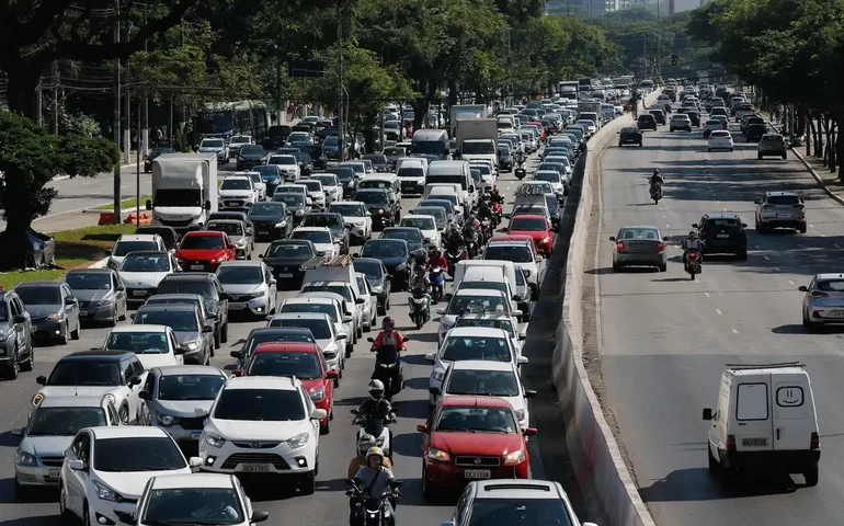 Empresas de transportes formam coalizão para acelerar a redução de emissões de CO2 do setor