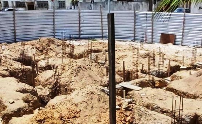 Prazo expirou em 15 de agosto do mesmo ano, com a obra apenas iniciando a fase de fundação