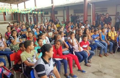 Estudantes de Lagoa da Canoa assistem palestras sobre bullying, ciberbullying e depressão