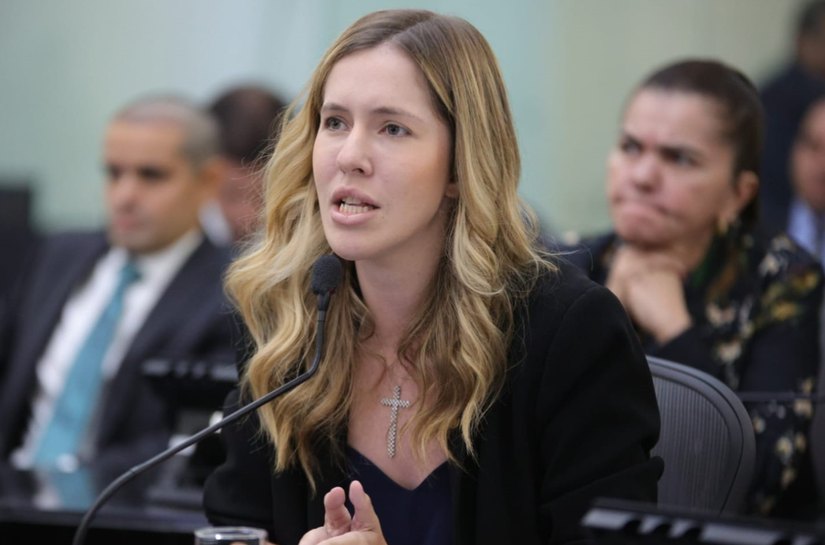 Cibele Moura defende que universidades estaduais realizem vestibulares próprios