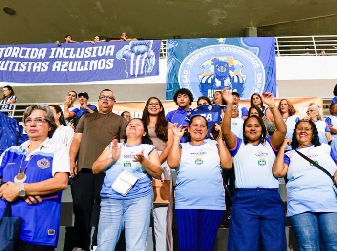 Alunos da EJAI vivenciam pela primeira vez experiência do Projeto Jovem Torcedor