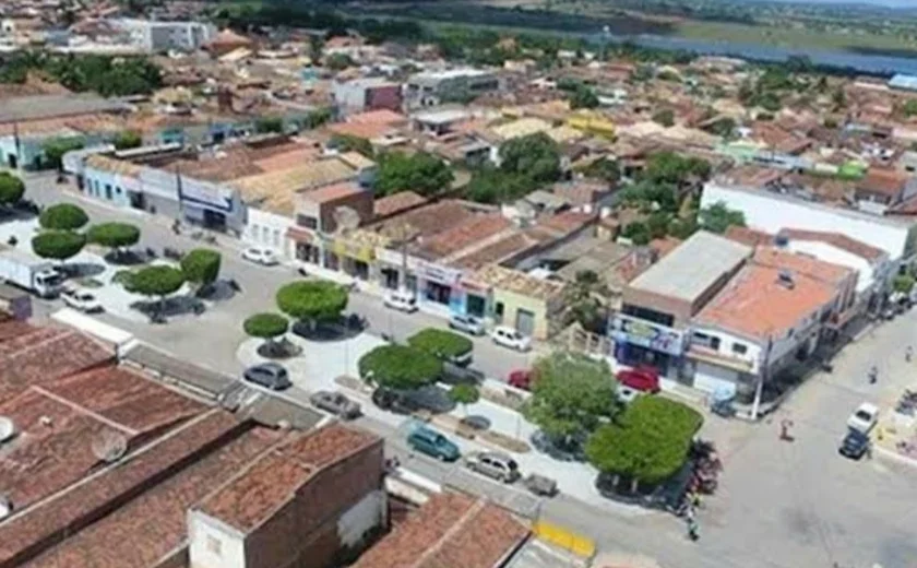 Duas mulheres são presas por tráfico de drogas em Craíbas após flagrante com apoio de cão farejador