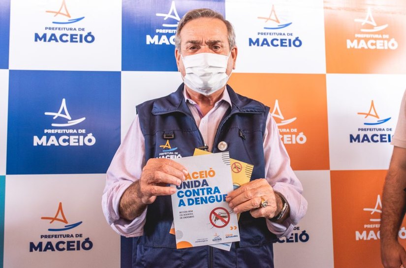 Prefeito em exercício, Ronaldo Lessa, visita Virgem dos Pobres 2 e 3 para conferir nova iluminação