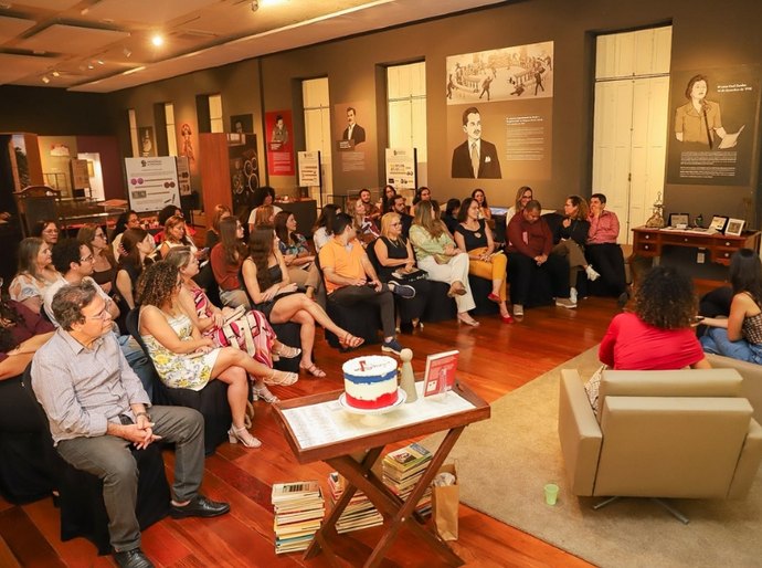 Clube do Livro 'Direito e Literatura' celebra sete anos com encontro especial ao lado de Aline Bei
