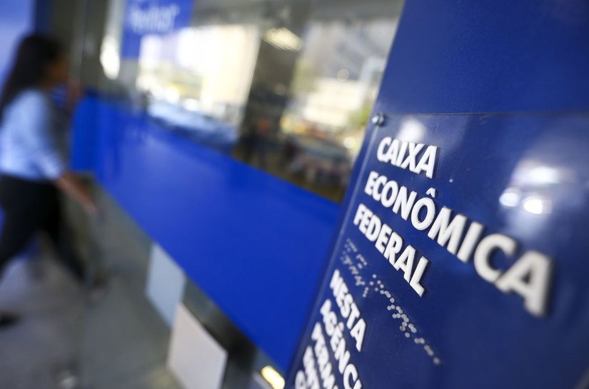 Caixa retoma parte do atendimento nas agências após decisão do TST