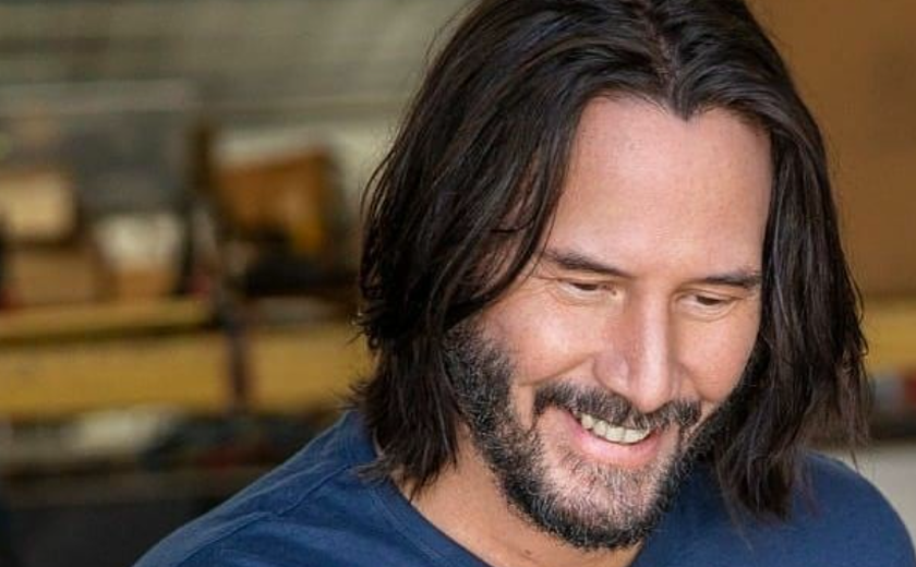 Ator Keanu Reeves roda no circuito de Indianápolis em sua estreia profissional no automobilismo