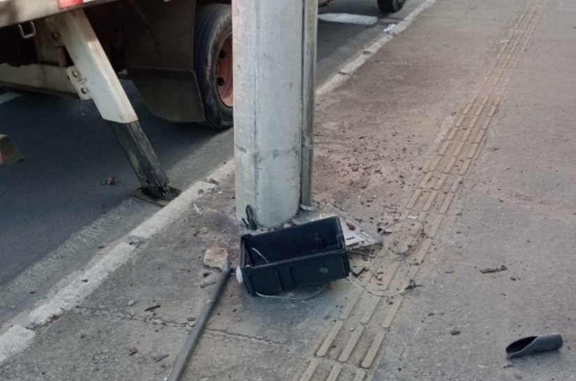 Vandalismo e furtos deixam trecho da Avenida Assis Chateaubriand sem iluminação pública