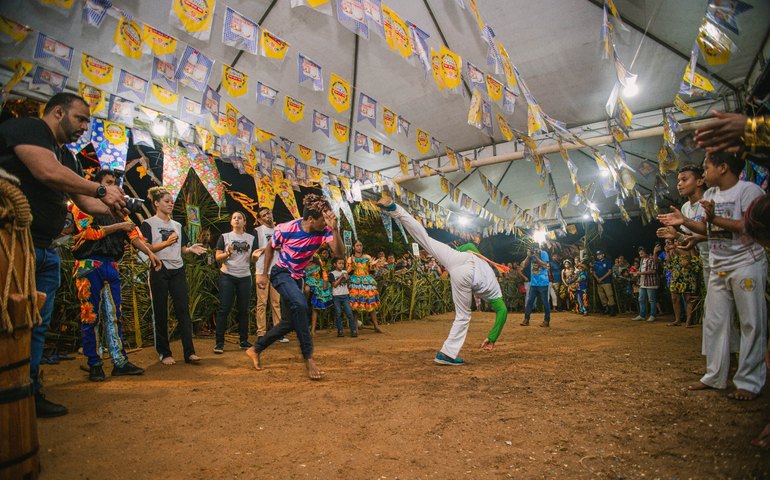 Comunidade Mangabeiras mescla tradição junina e capoeira em Arraiá comunitário