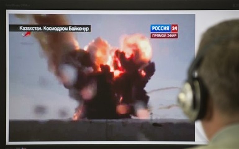 Foguete russo explode durante lançamento e deixa nuvem de fumaça tóxica
