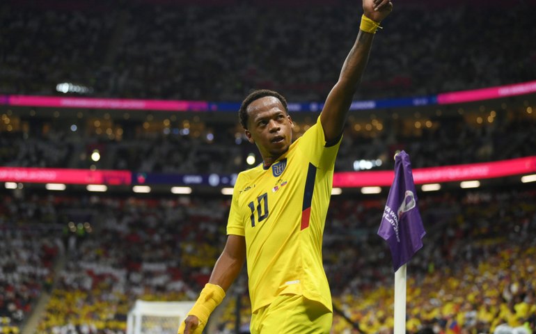 Valencia brilha e Equador bate Catar, 1º anfitrião a perder em estreia de Copas